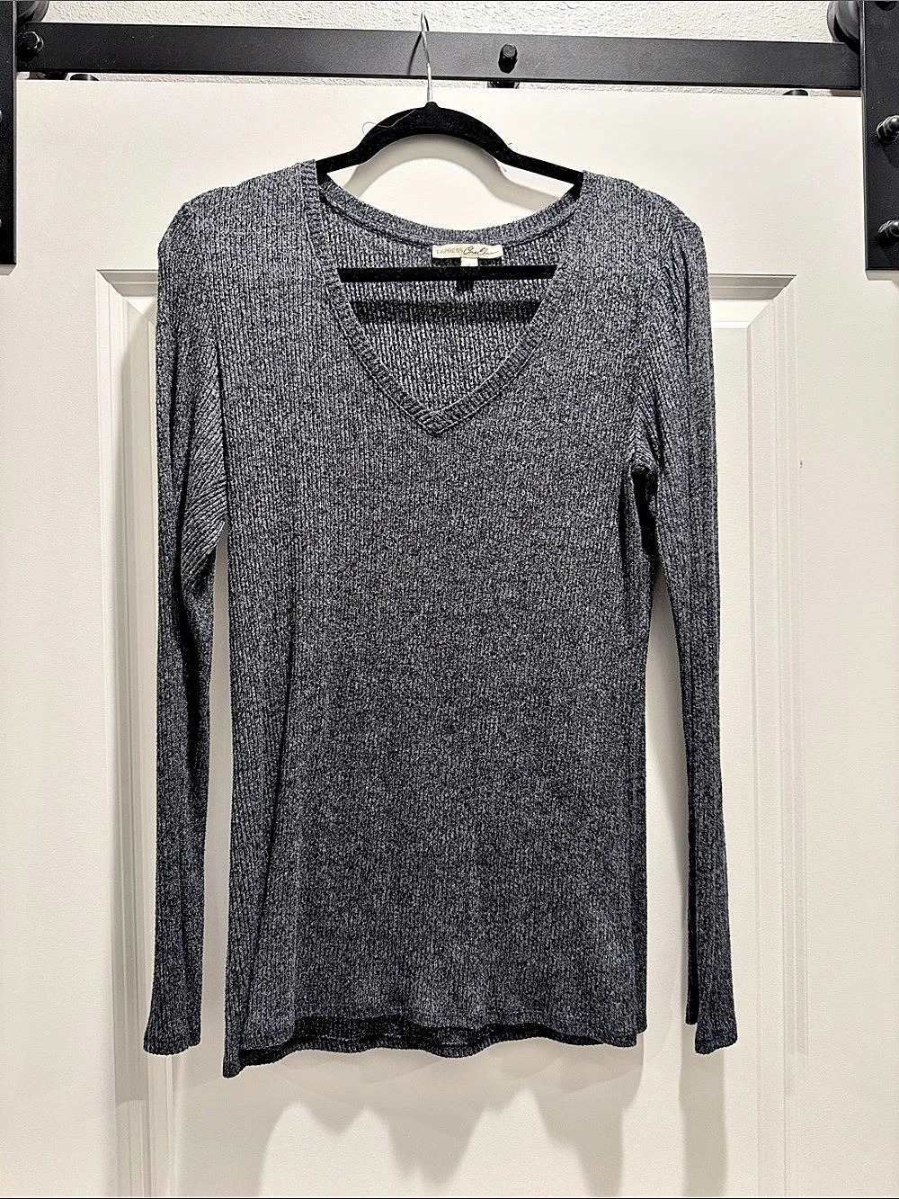 Express Long Sleeve V-Neck in Gray Large Like New